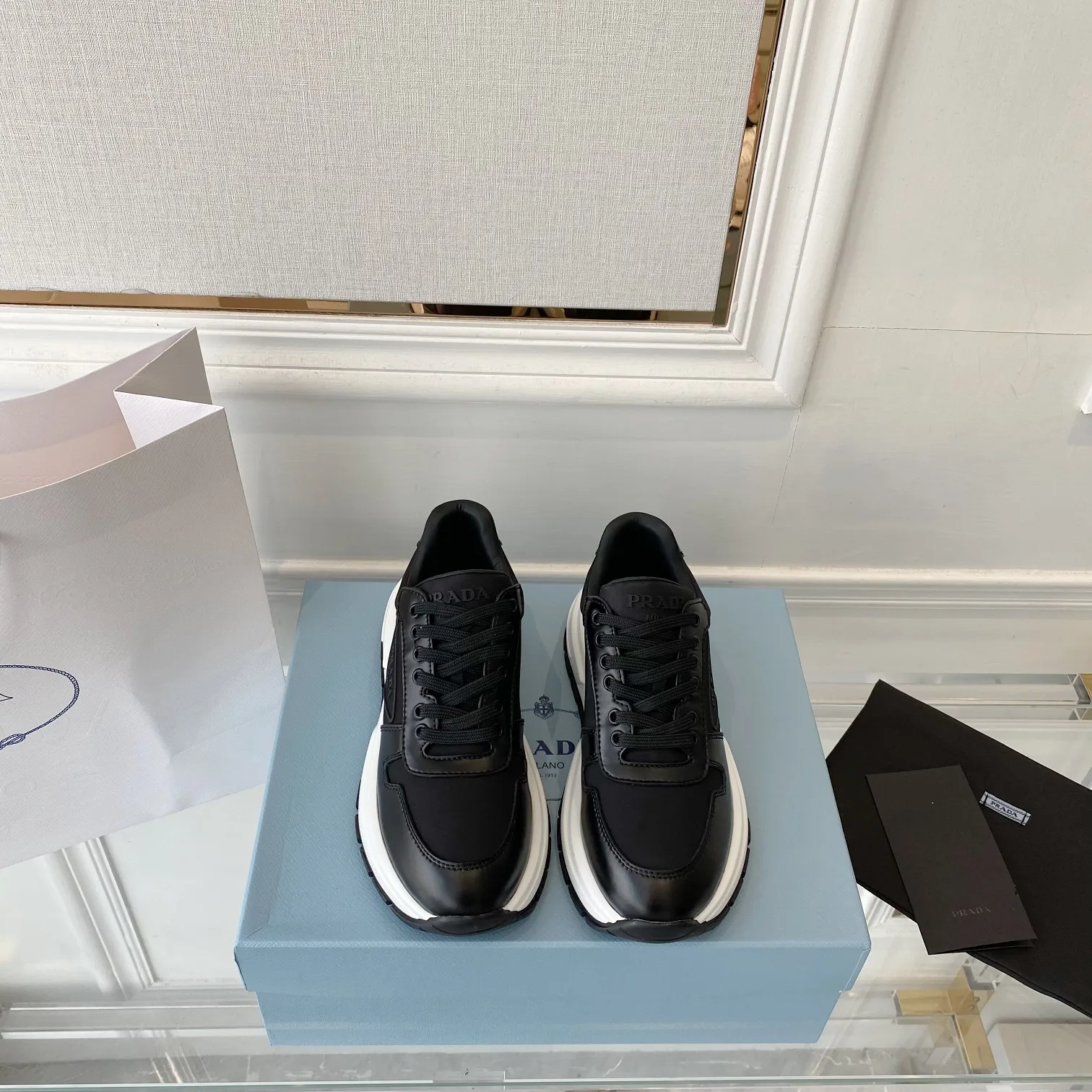 👟👟Ex-factory price 580👟👟 PRADA ²⁰²4 𝐬𝐬Prada’s new product comes with strength! ❣️Many Internet celebrities have the same style, fashionable and versatile nice items, original shoes are developed and purchased from Italian counters, and are reproduced 1:1 according to the original taste. This year’s theme is not to be defined, embodying texture through simplicity💛From thick-soled sneakers to zigzag short boots to 2024 flat shoes, everything reveals a sure-fire momentum...combining gentleness and handsomeness, the finishing touch for women❤️ The top-grade open-edge beaded cowhide with imported cowhide triangle logo is consistent with the original version, the wear-resistant and ultra-light two-color outsole, and the sheepskin lining are breathable and comfortable. ⚛Size: Women's 34-40 ⚛Size: Men's 39-45 Original packaging accessories. ⚛